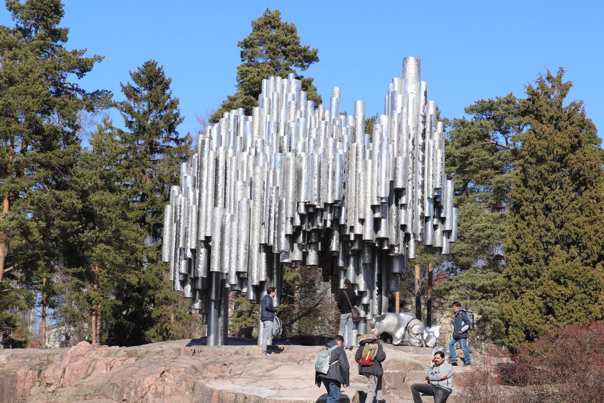 シベリウスモニュメント。
ヘルシンキ中央駅から徒歩で行くのは流石に遠かった。