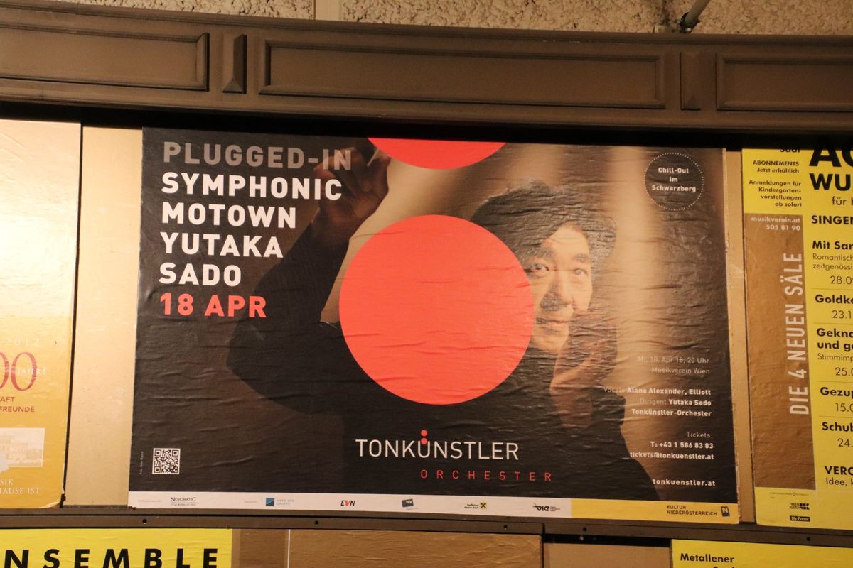 ヴァイオリンを弾くストリートパフォーマー。
旅行の締めは、ウィーン楽友協会...