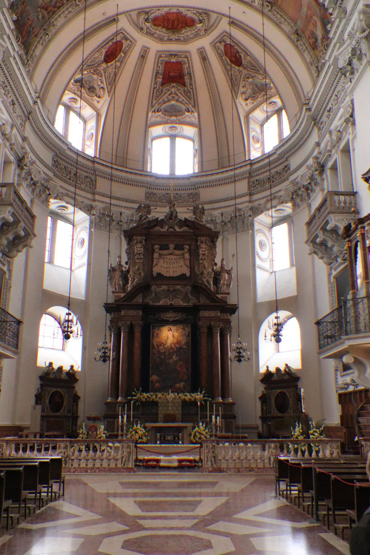 ザルツブルクをぶらぶら。
クラリネットとアコーディオンのパフォーマーがめっ...