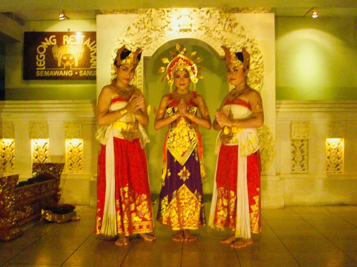 23rd Feb 2010 pic📷

Dance dinner show...