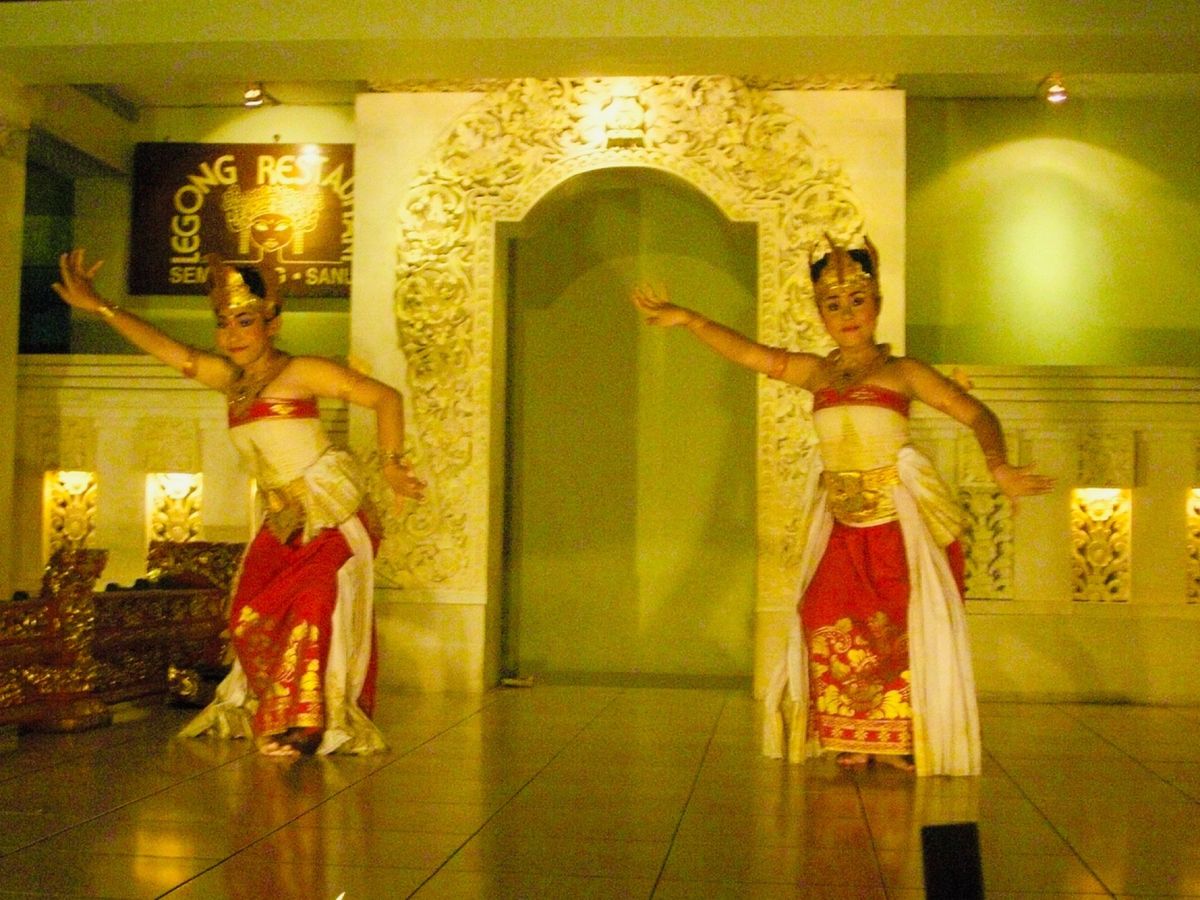 23rd Feb 2010 pic📷

Dance dinner show...