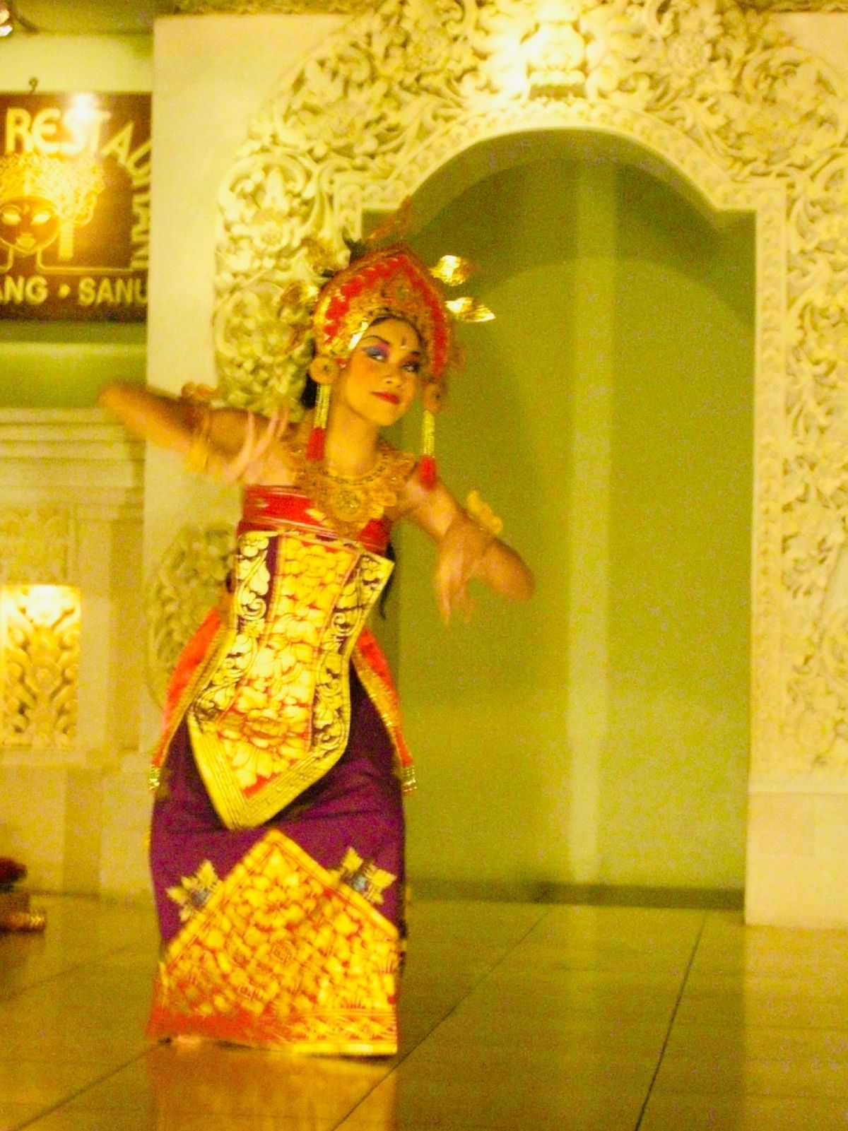 23rd Feb 2010 pic📷

Dance dinner show...