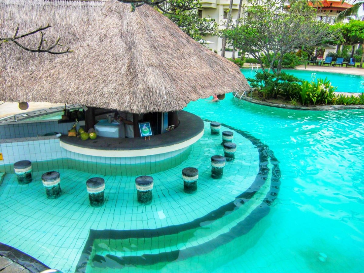 25th Feb 2010 pic📷
Pool Bar🍸✨

プールでまっ...