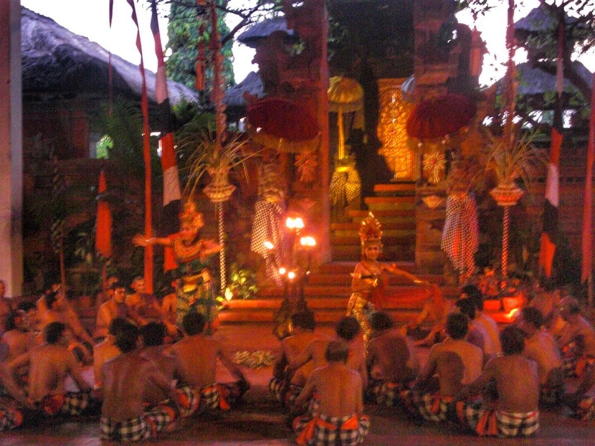 23rd Feb 2010 pic📷

We watched kecak....