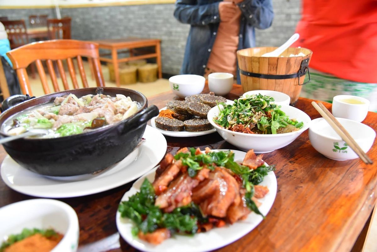 雲南省の麗江古城にて