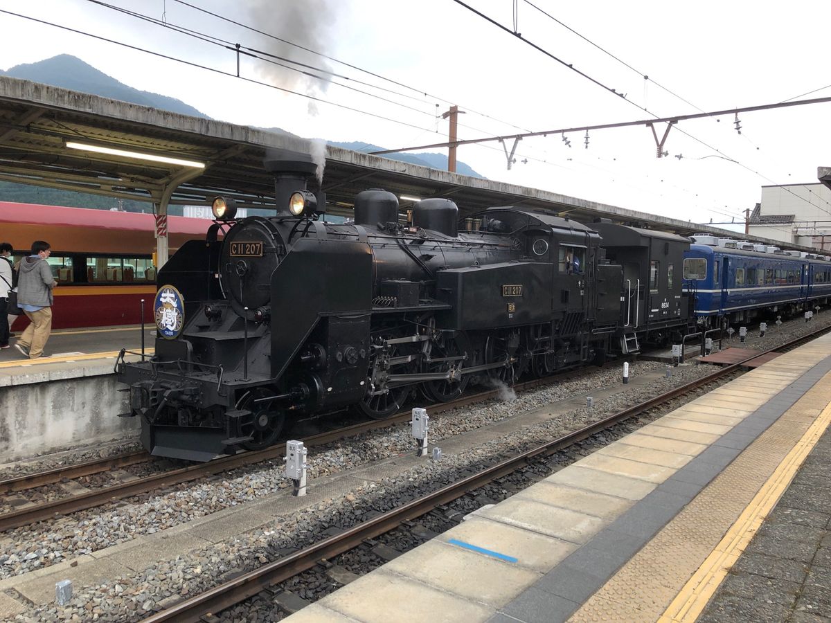 平氏縁の宿で温泉三昧。鬼怒川温泉駅でSL発見。