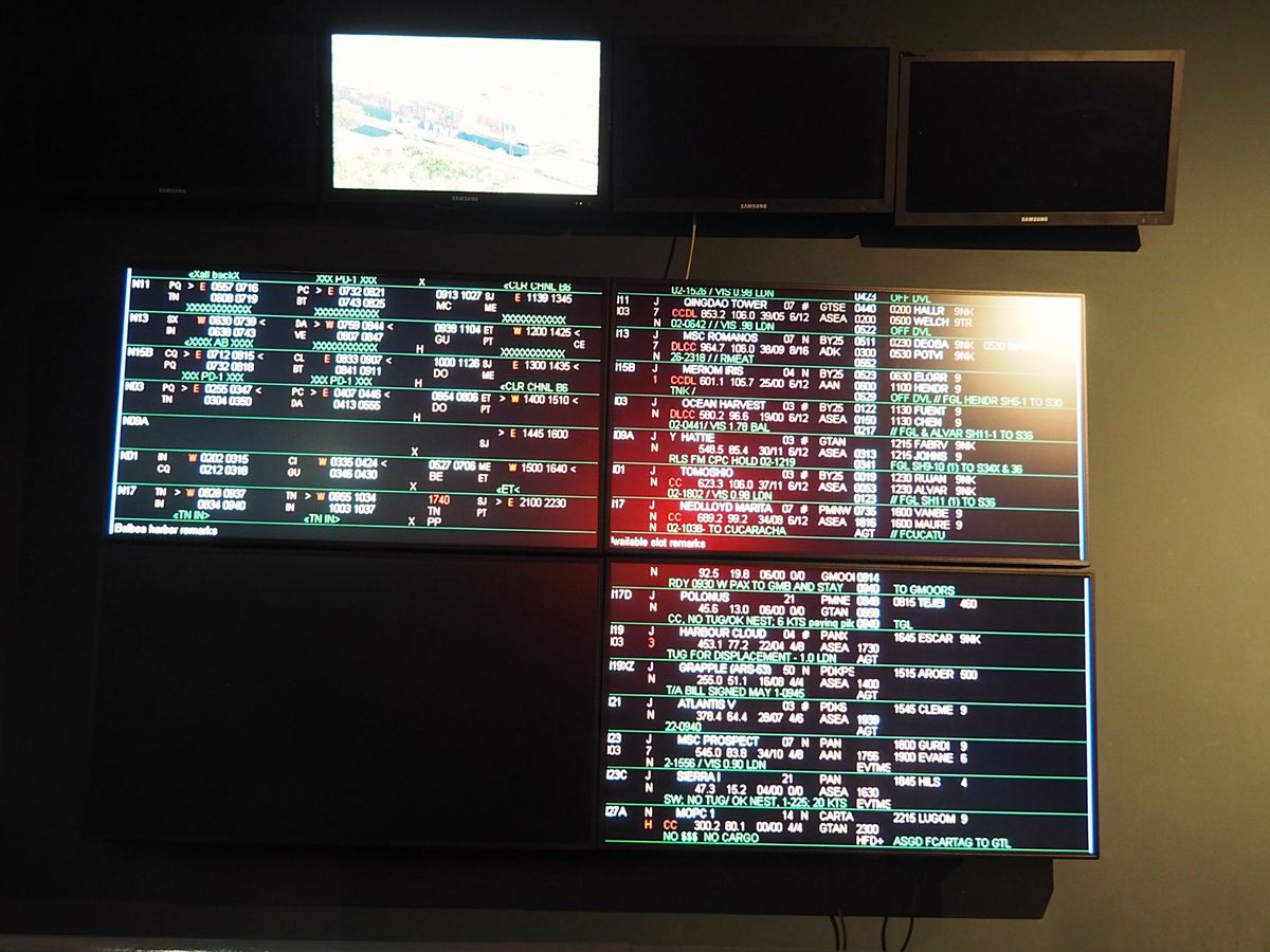 パナマ運河
空港でレンタカーを借り、そのまま直接パナマ運河へ。
太平洋と大...