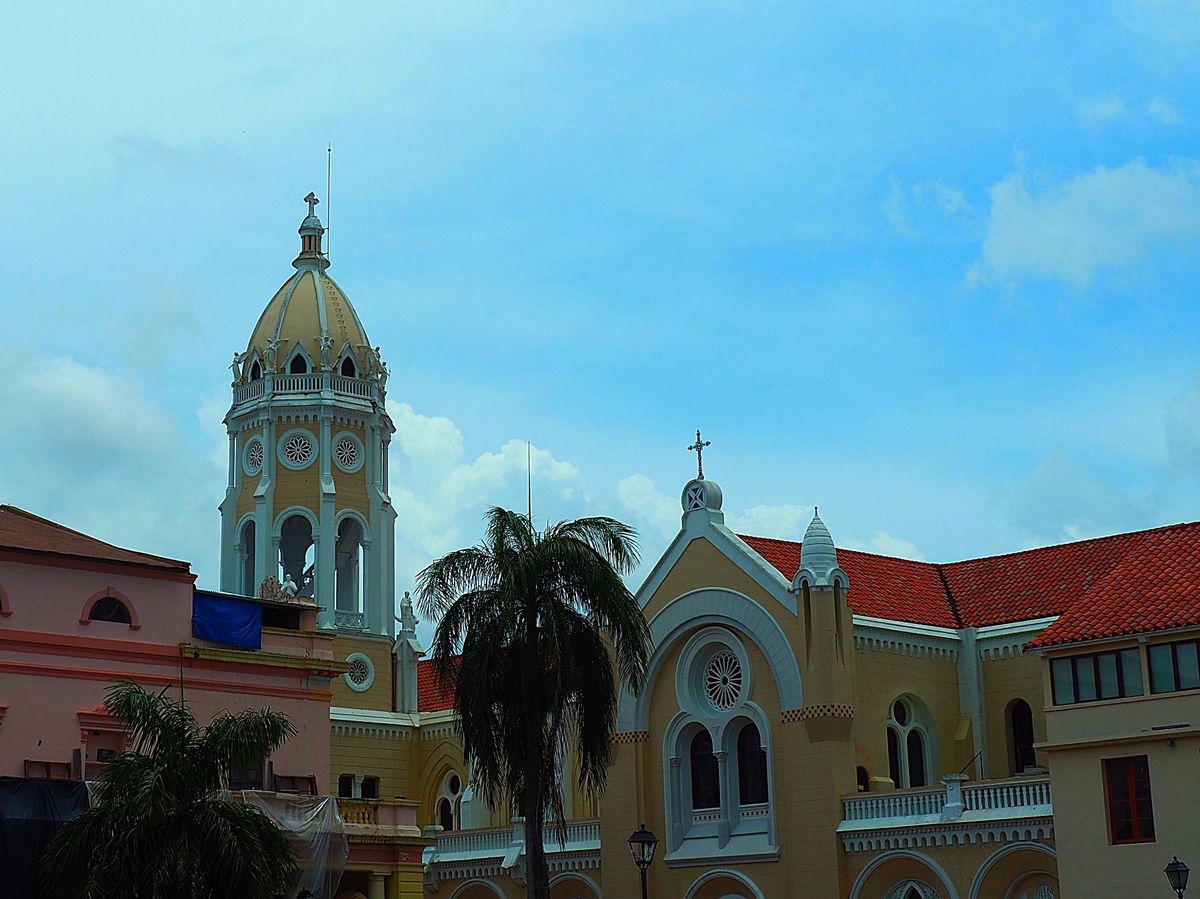 パナマ旧市街散策
夜はあまり治安も良くないと聞いた首都パナマシティの旧市街...