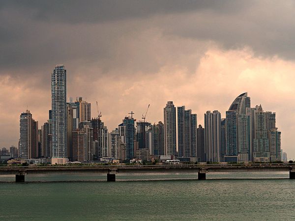 パナマ・パナマシティ「パナマ　ずっと見てみたかったパナマ運河へ」の写真：パナマ高層ビル群
あんまり大都会のイメー...