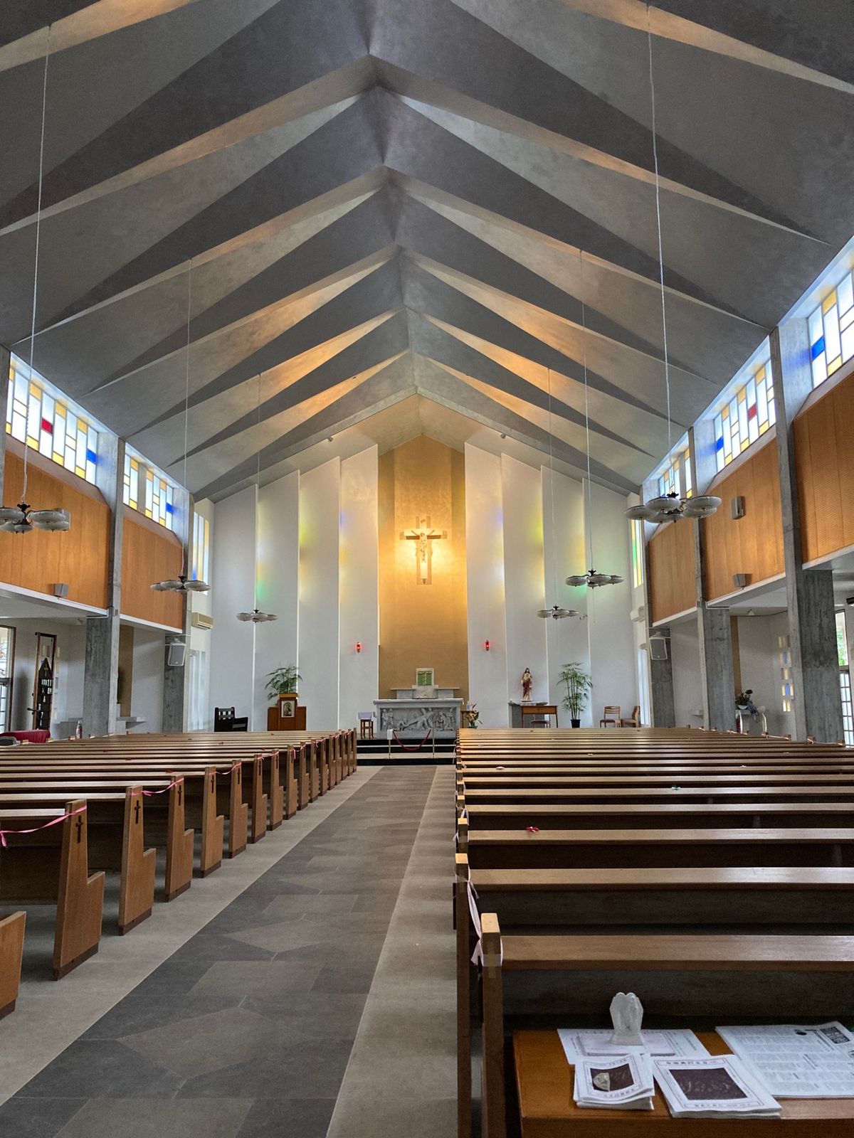 初日、曇。ひさ倉で鶏飯、焼き鳥、鳥刺しを食す。