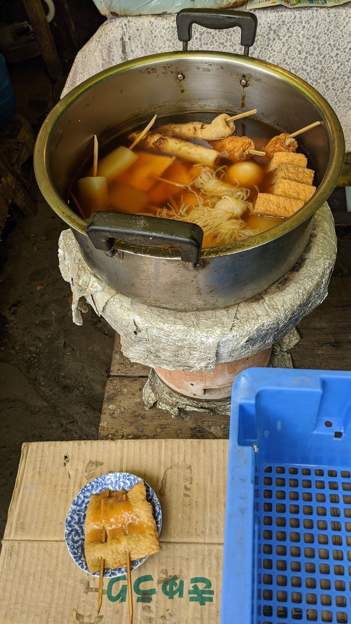 大角天というらしい食べ物。
魚のすり身を平たく伸ばしている。
ここまで伸ば...