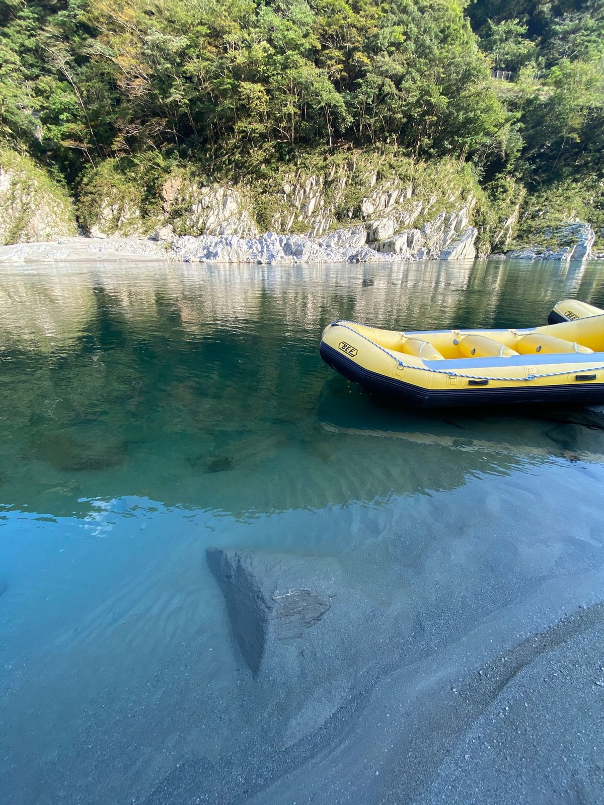 吉野川本当に綺麗

そして深い

美しきなかに不気味さが漂う