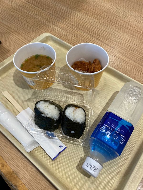 日本・徳島「かずら橋と剣山」の写真：空港で朝ご飯笑

at 羽田