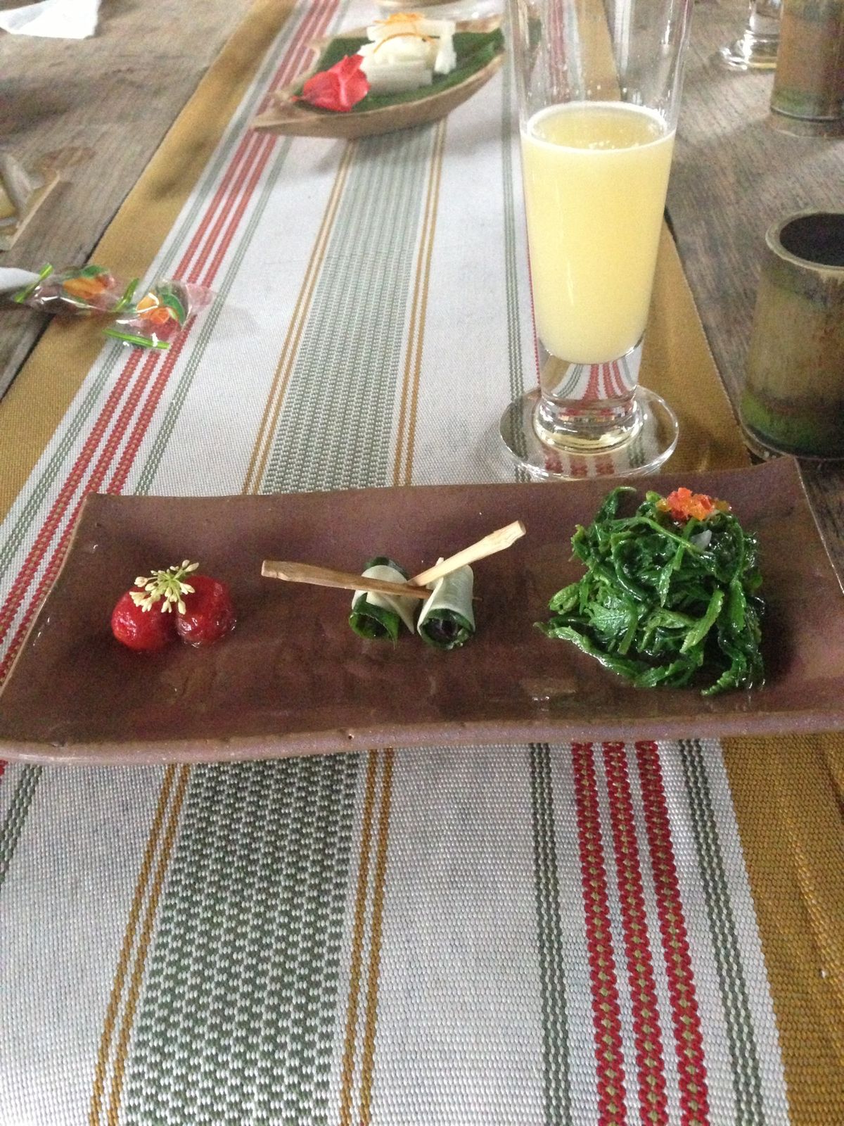 宜蘭県羅東の山奥　
不老部落　タイヤル族の暮らし。
どぶろく？のようなお酒...