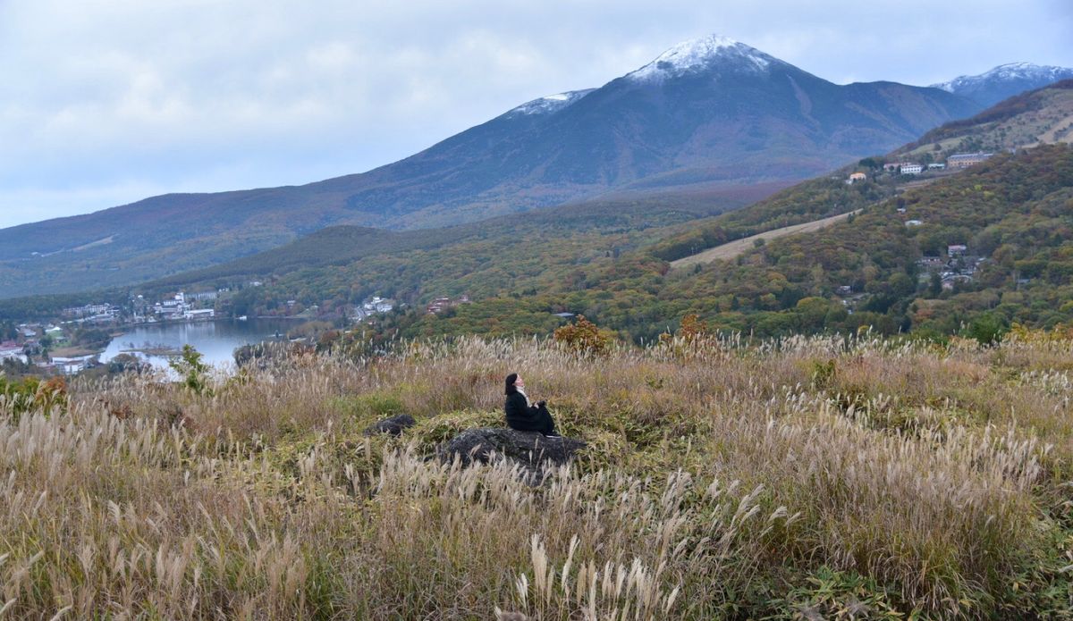 ずっと行きたかった御射鹿池。
運良く霧が立ち込めて幻想的な景色に出会えました。
