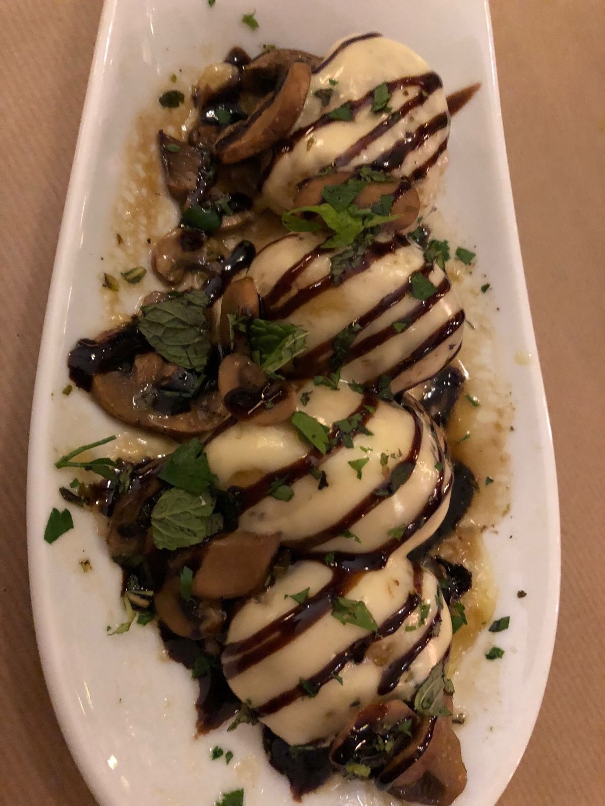 リスボン、最初の夜😋
何を食べても美味しく、ワインも最高でした🍷
もちろん...