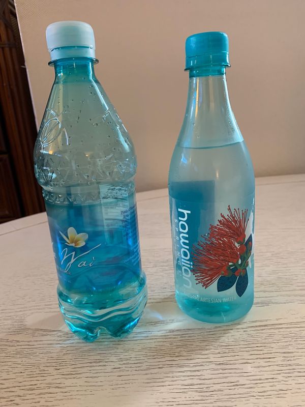 アメリカ(米国)・オアフ島「Hawaii女子旅♬ @5回目」の写真：ホテルの部屋に毎日補充されるお水、ボトル...