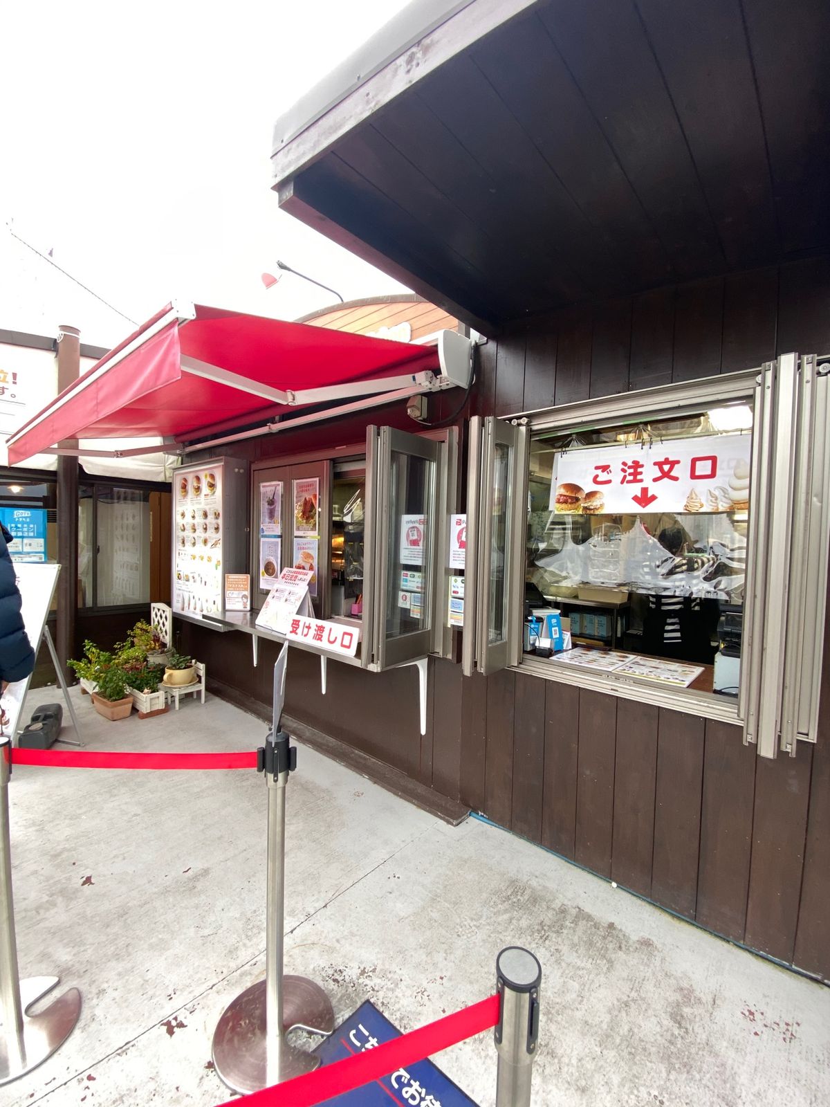 淡路島バーガーで朝ごはん
玉葱がめっちゃ入ってて美味しい〜
2枚目の玉ねぎ...
