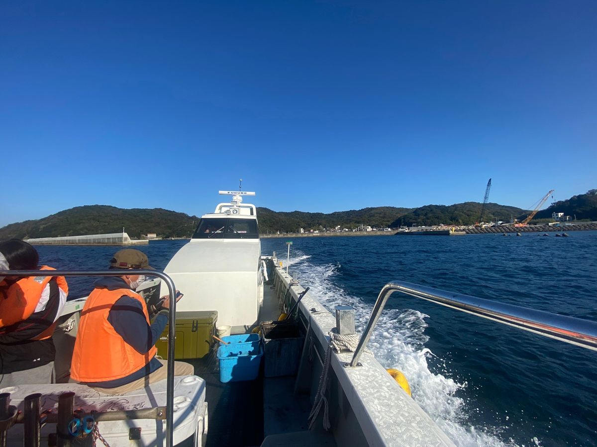 吉甚さんで沼島クルーズツアーを教えてもらった。偶然にもすぐに出るツアーがあ...