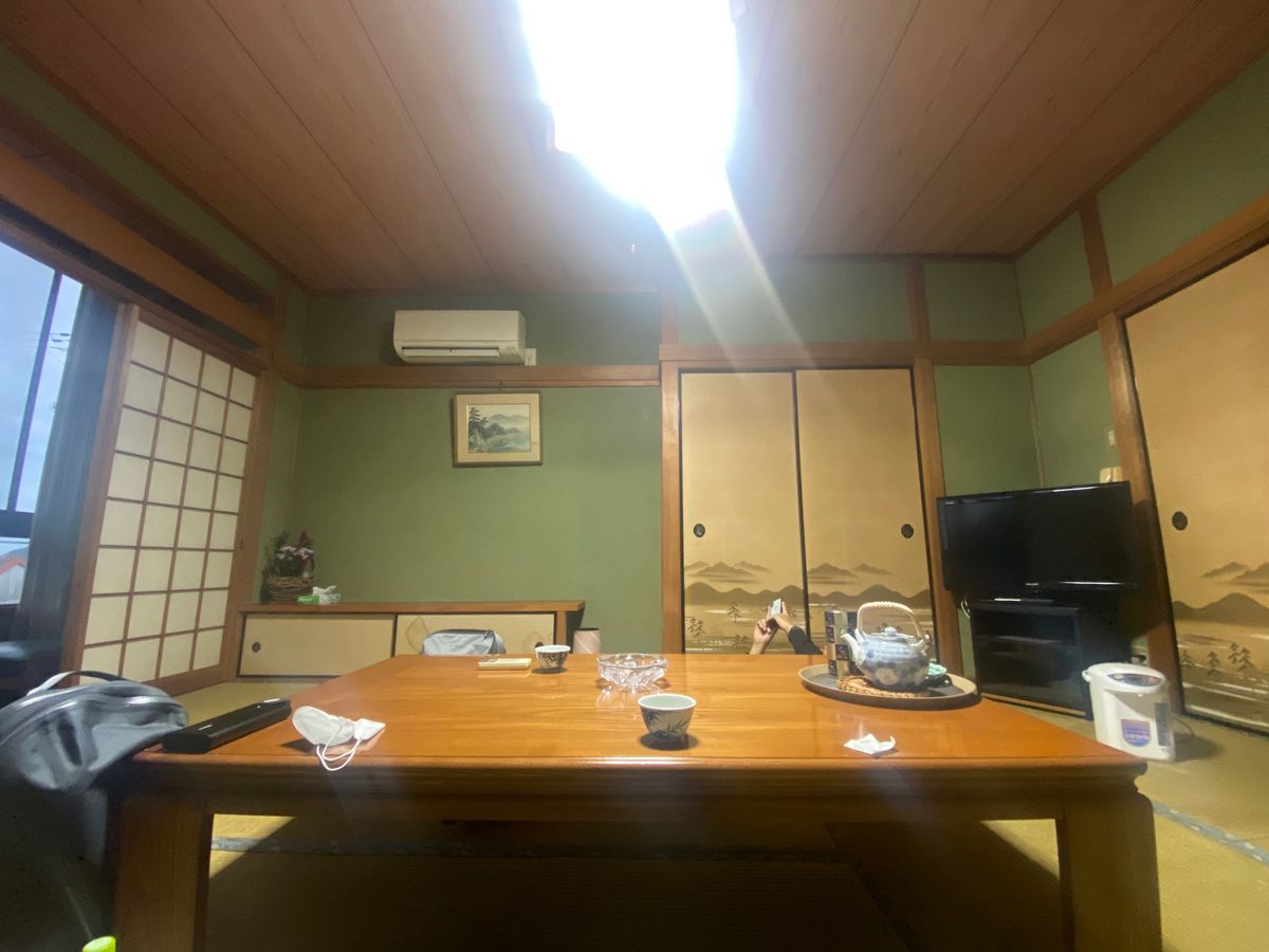 雨が降ってきたので早めに宿へ

灘土生の民宿「えびす屋」さんへ

夕食が楽...