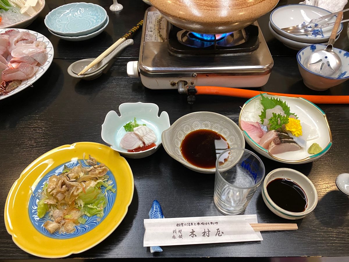 沼島の旅館「木村屋」さんの大漁鍋コース
はちきれる〜

ごちそうさまでした！