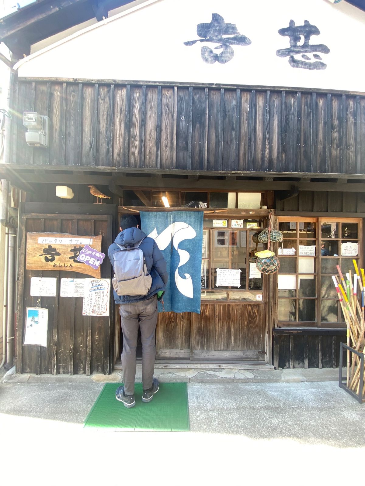 沼島唯一のカフェ（？）吉甚（よしじん）バッタリカフェで国海ソーダフロート
...