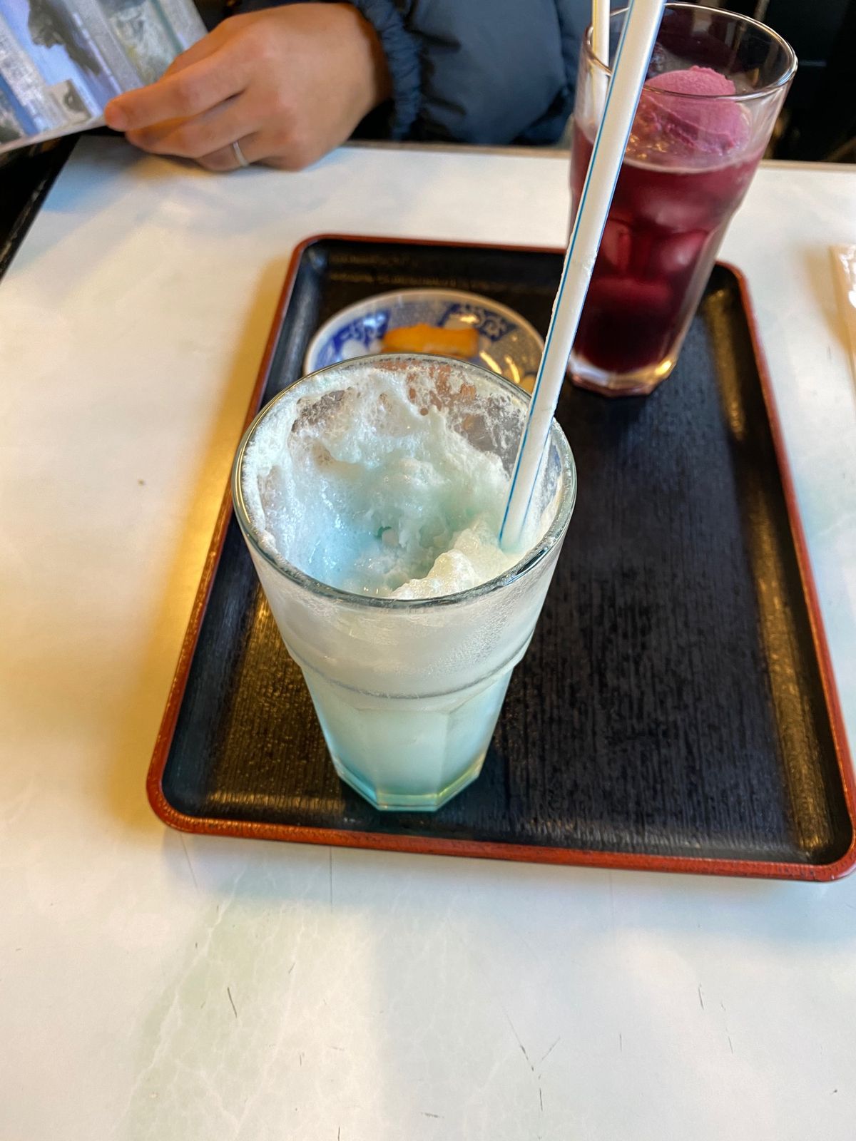 沼島唯一のカフェ（？）吉甚（よしじん）バッタリカフェで国海ソーダフロート
...