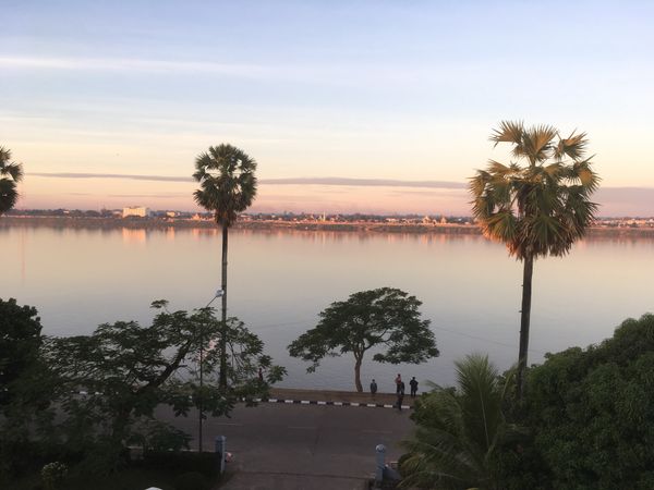 ラオス人民民主共和国・ターケーク　「タイ、ラオス」の写真：ターケーク。
メコン川、お粥、ソーダラオ...