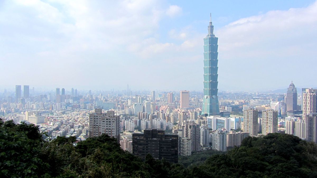 台湾の雪山、台北、九分の途中、テレサ・テンさんの墓参り2回目。私の年代のテ...