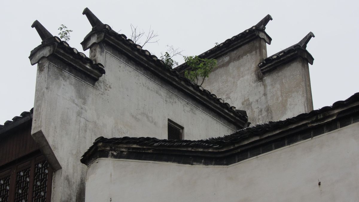 4月の雨季行けば、このような幻想的な景色が見られる。
目の前に急に山が現れ...