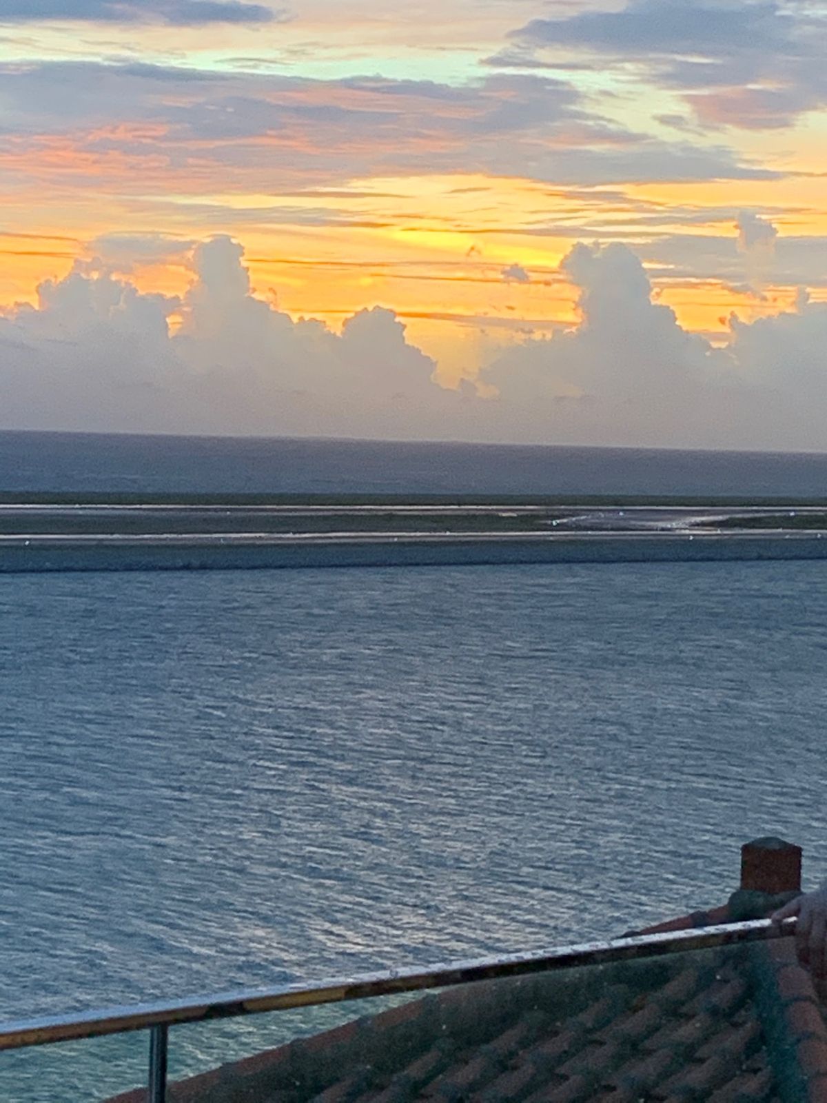 海を見ているとhappyな気分になります。