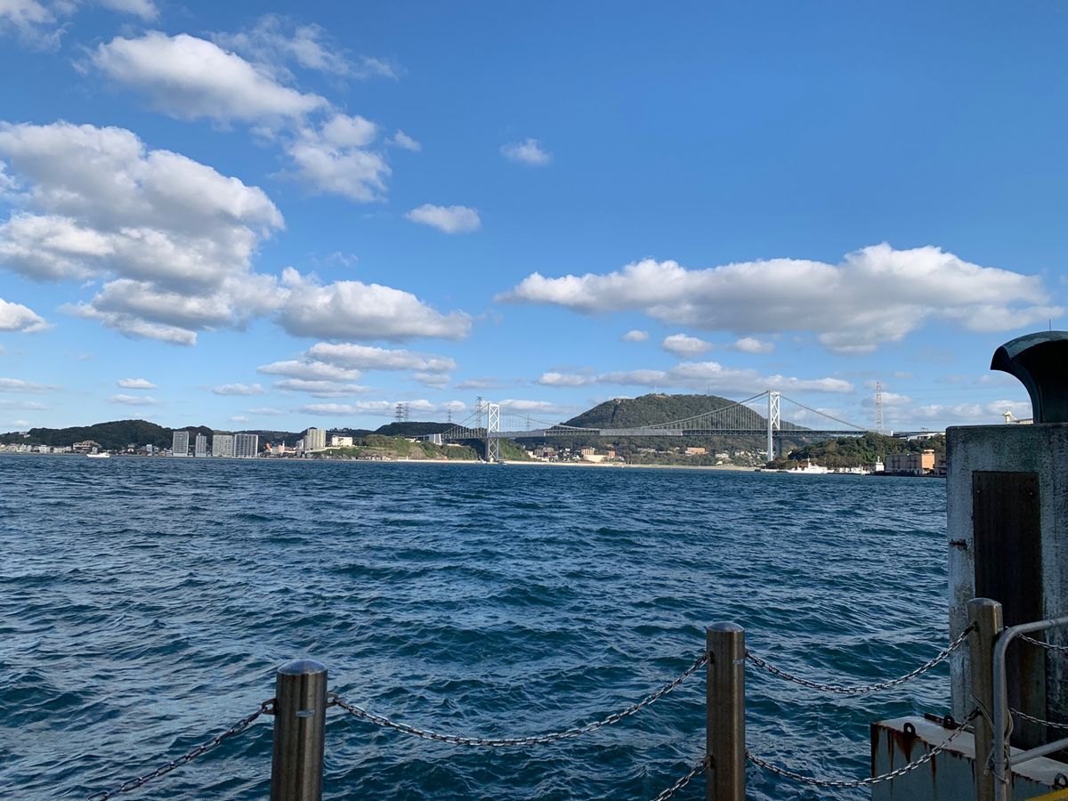 朝の風景。
関門海峡大橋、ブルーウイング