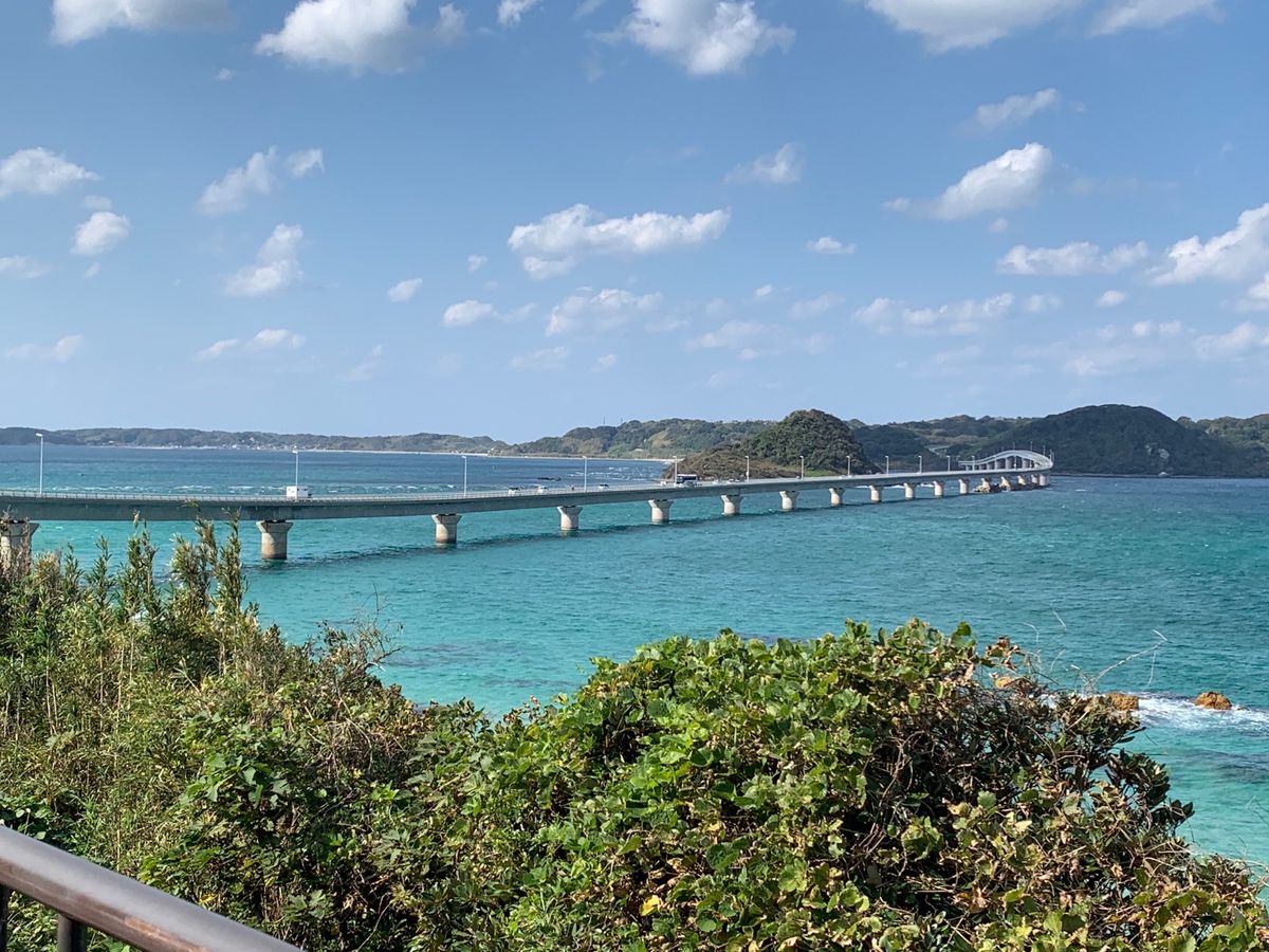 小倉で新幹線を降り在来線で下関へ。
レンタカーを借りて角島へ行きました。