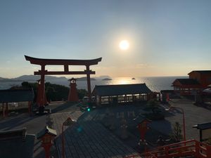 下関へ戻る途中の福徳稲荷神社。
ここのお稲荷さんは犬です。