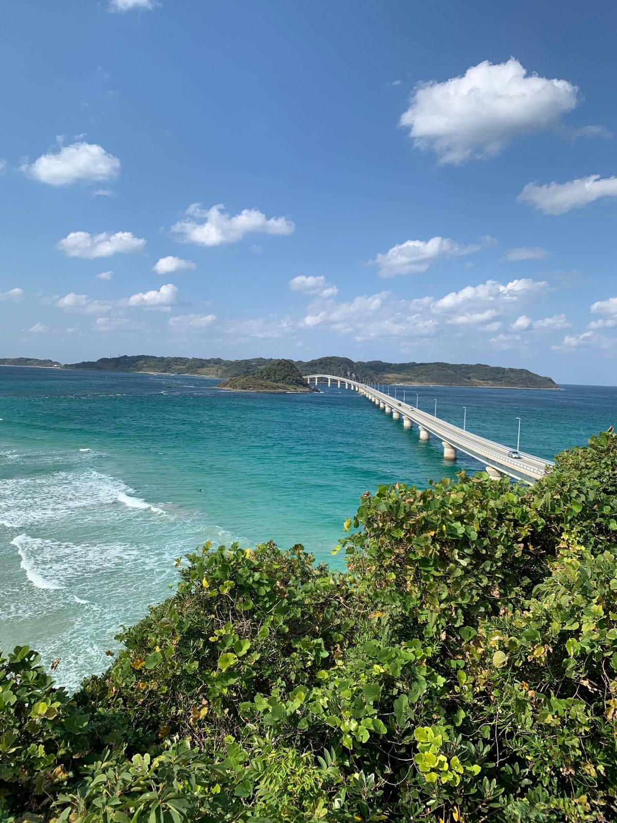 角島大橋はCMのロケーション。
海がとてもキレイ。