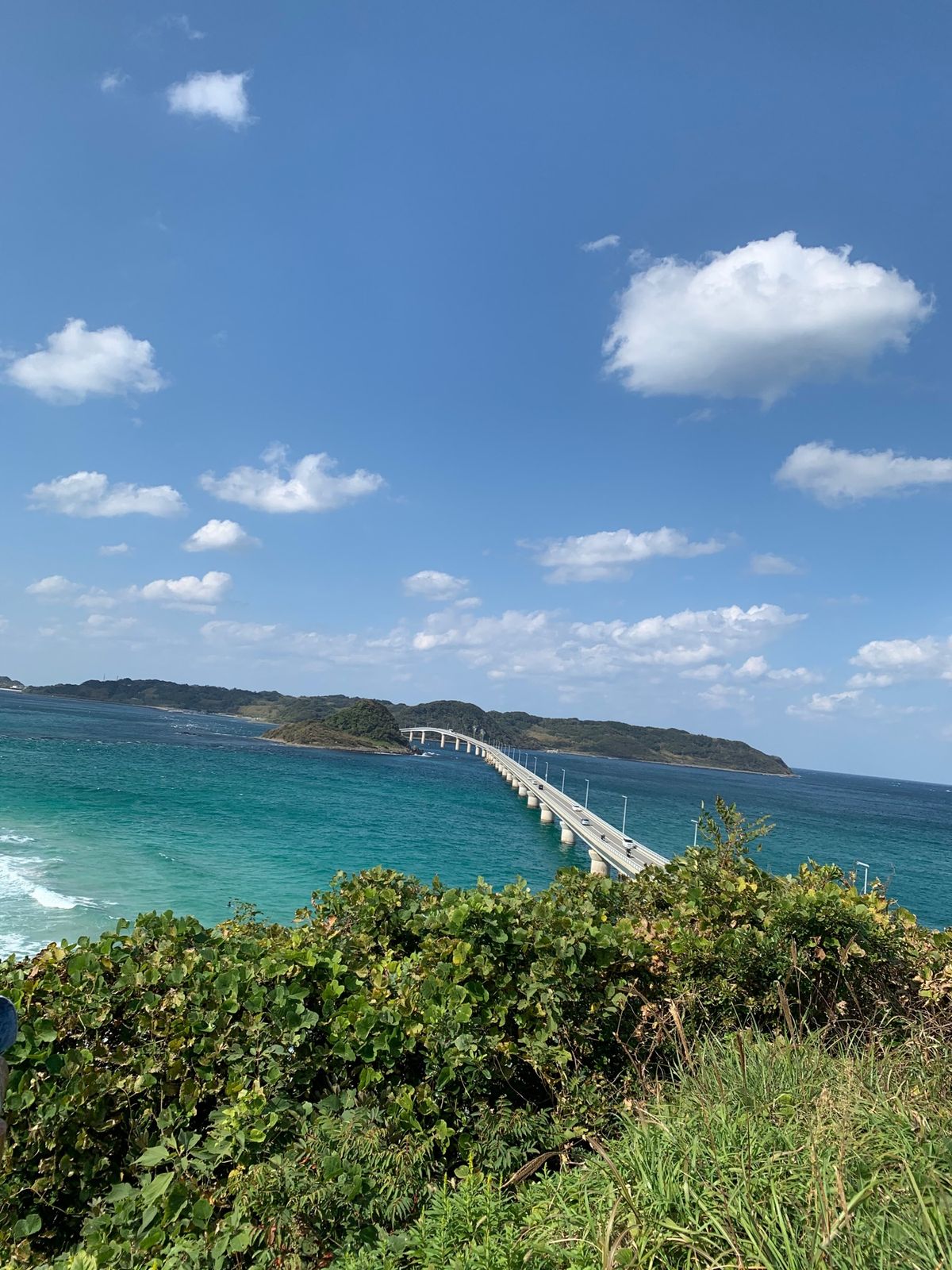 角島大橋はCMのロケーション。
海がとてもキレイ。