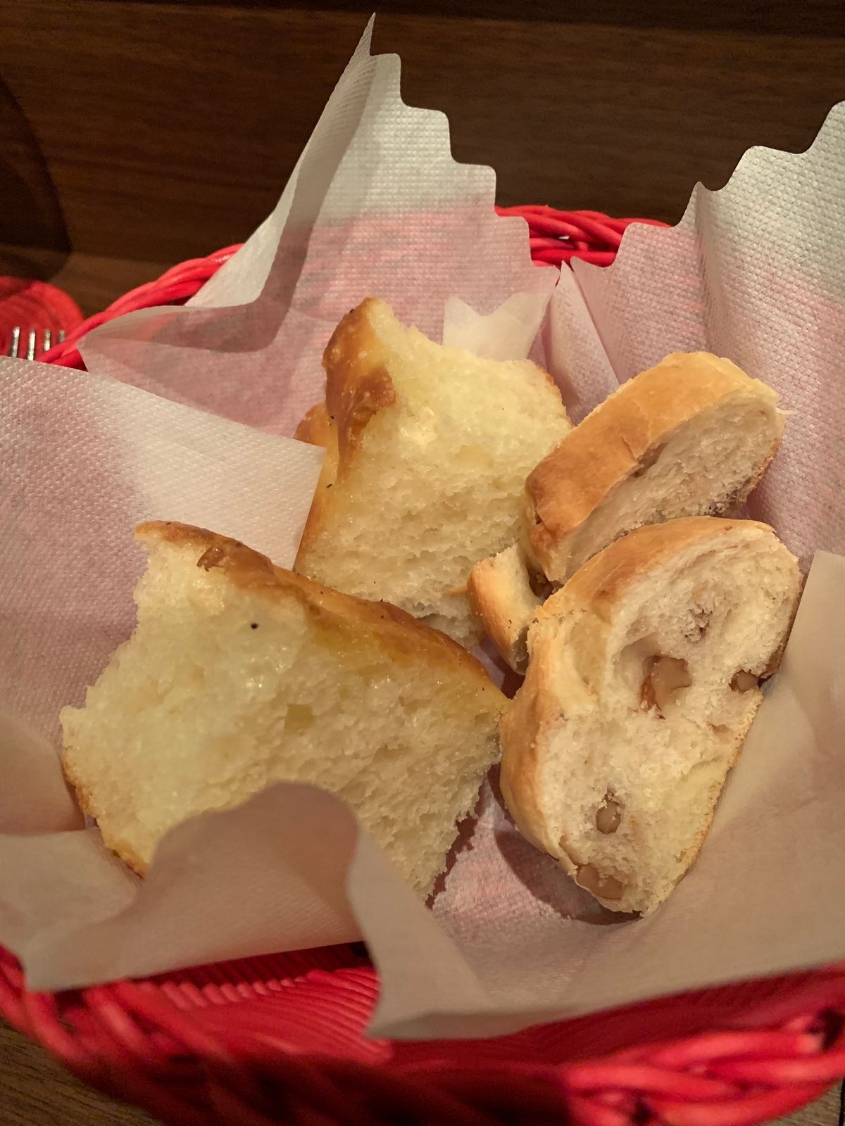 メインはカジキの包み焼き、自家製パン