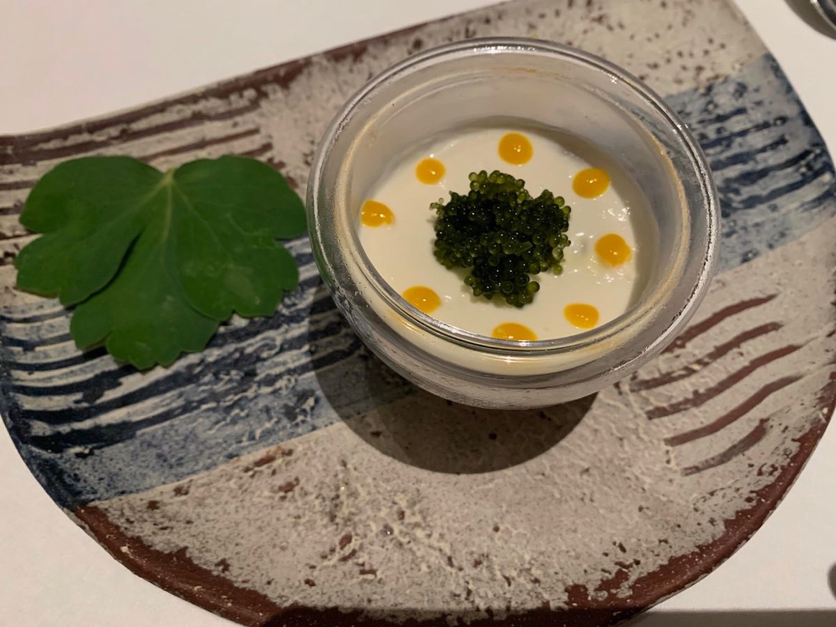 何故か海に面していないメインダイニング。シチリア料理も東京のお店に比べると...