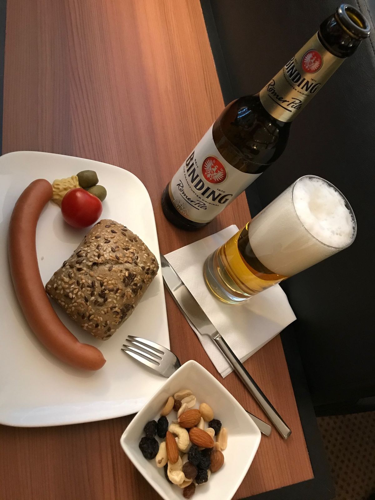 フランクフルト空港に到着。現地は12月30日の夕刻。
今回はすんなり入国で...