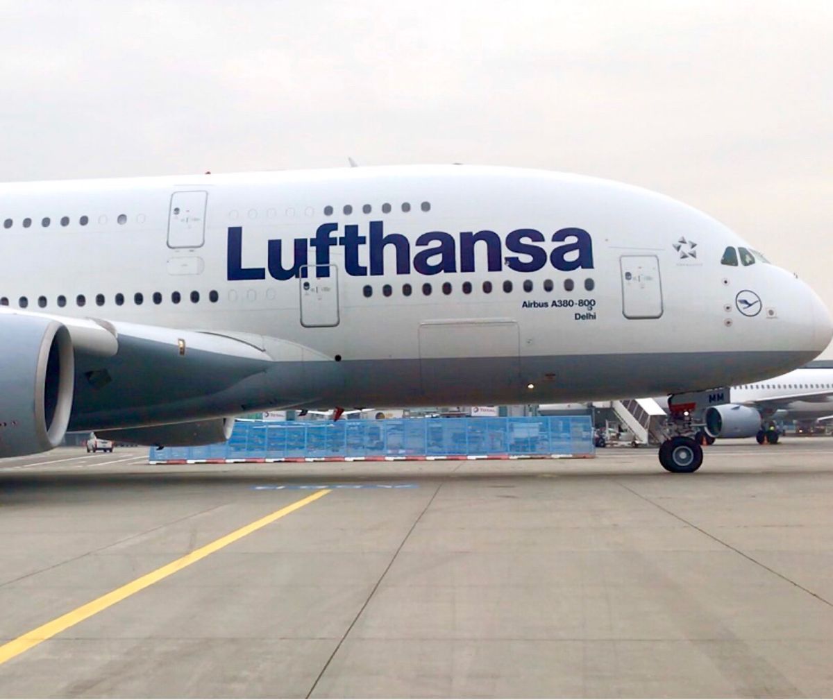 12月31日、ホテルで朝食の後、空港内のLufthansa worldsh...