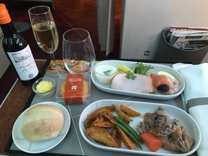 CTSからHNDへ。
初めてJAL国内線のファーストクラスを利用。
当日空...
