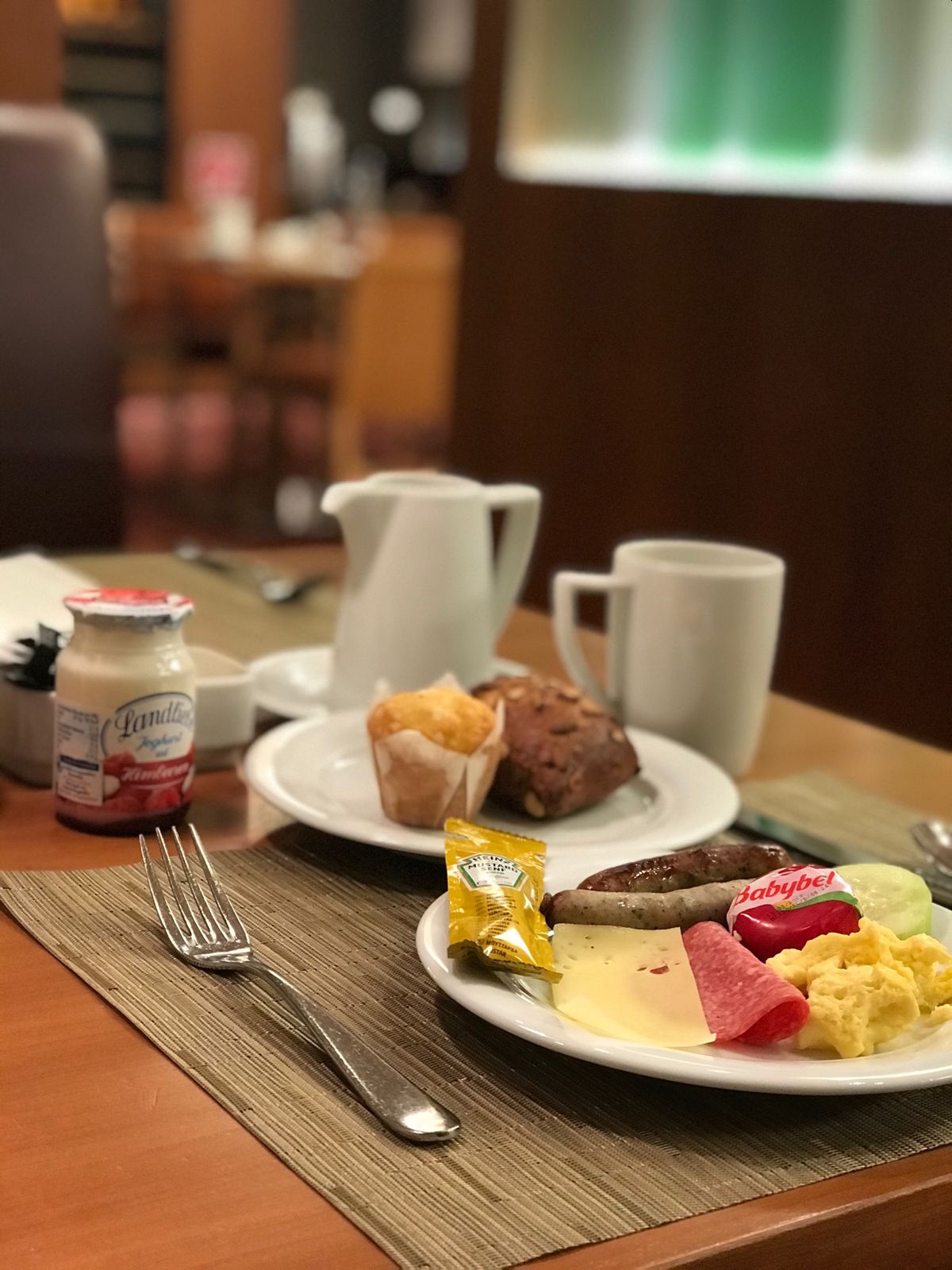 12月31日、ホテルで朝食の後、空港内のLufthansa worldsh...