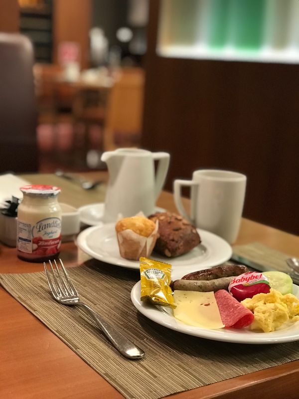 フィンランド・ヘルシンキ「2019年冬　ドイツ、フィンランド一人旅」の写真：12月31日、ホテルで朝食の後、空港内の...