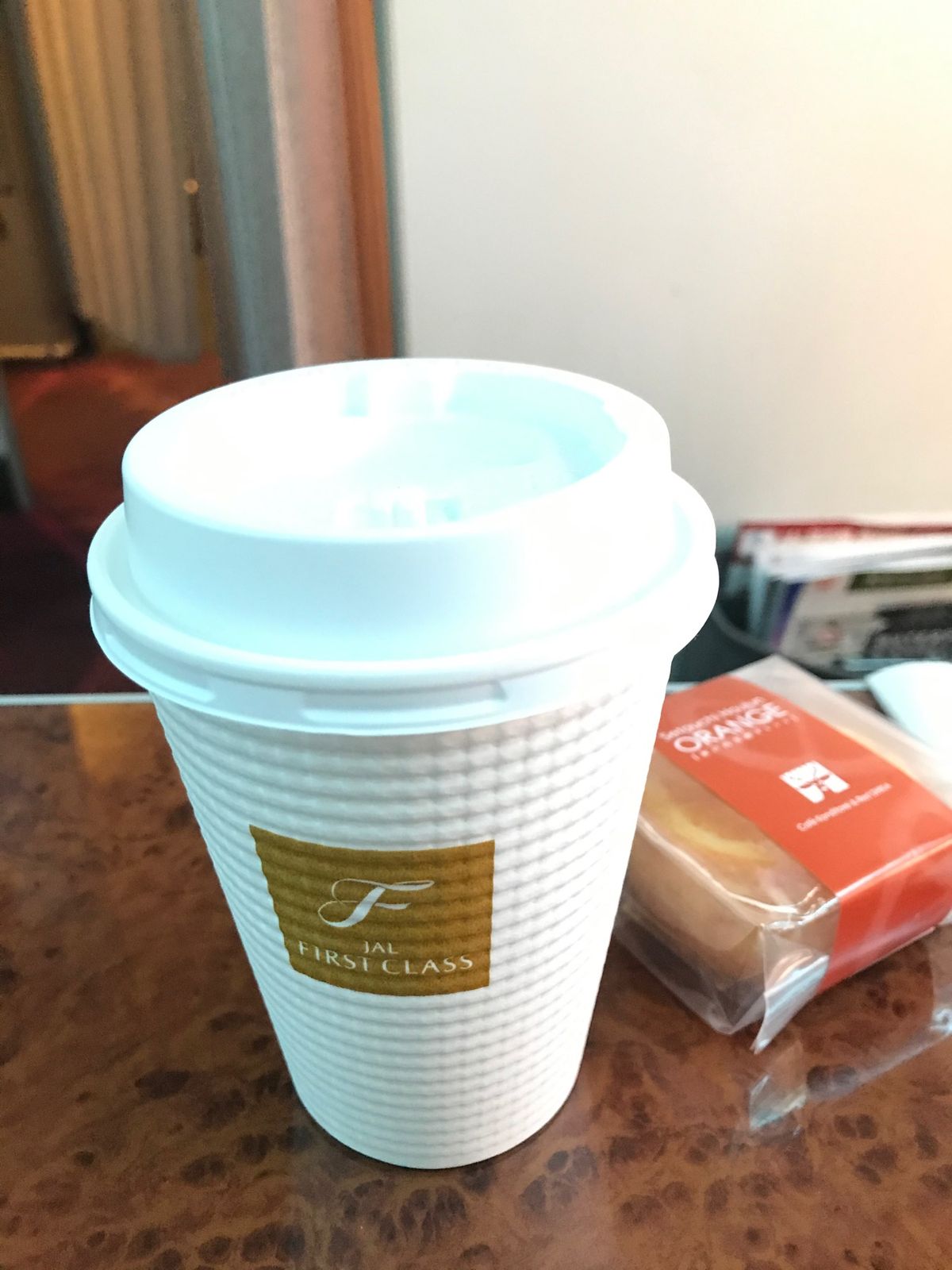 CTSからHNDへ。
初めてJAL国内線のファーストクラスを利用。
当日空...