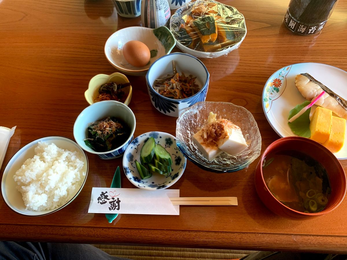 えびす屋さんの朝食。感謝。
朝の船便で沼島へ。