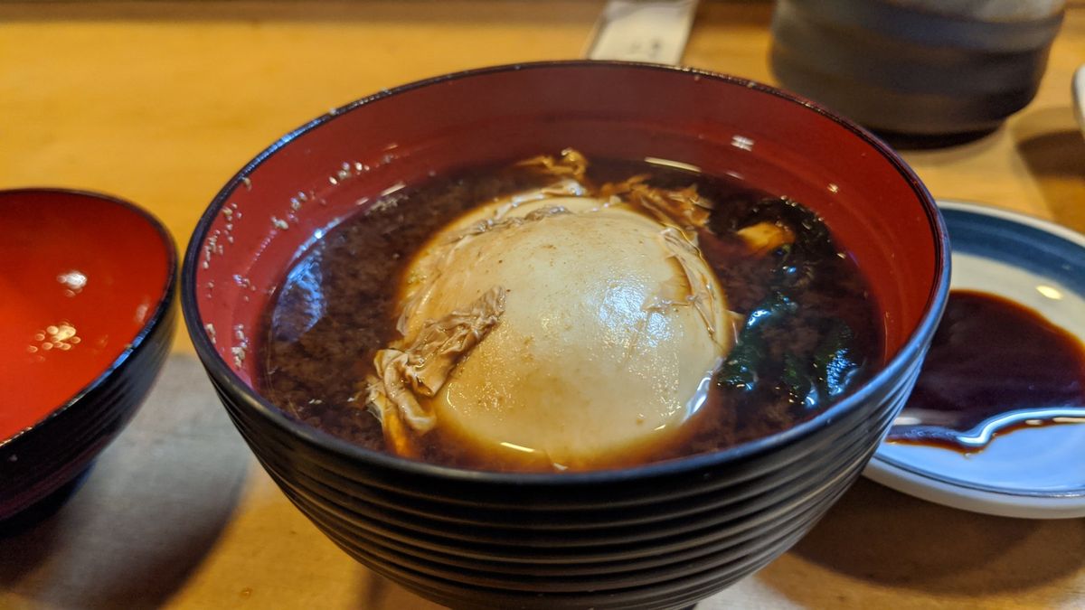 寿司屋 ふじ一（ふじいち）で昼食。
あなごうまし。