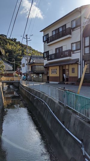 沼島には88カ所、石仏が祀られているらしい。
まずは今回止まる木村屋さんで...