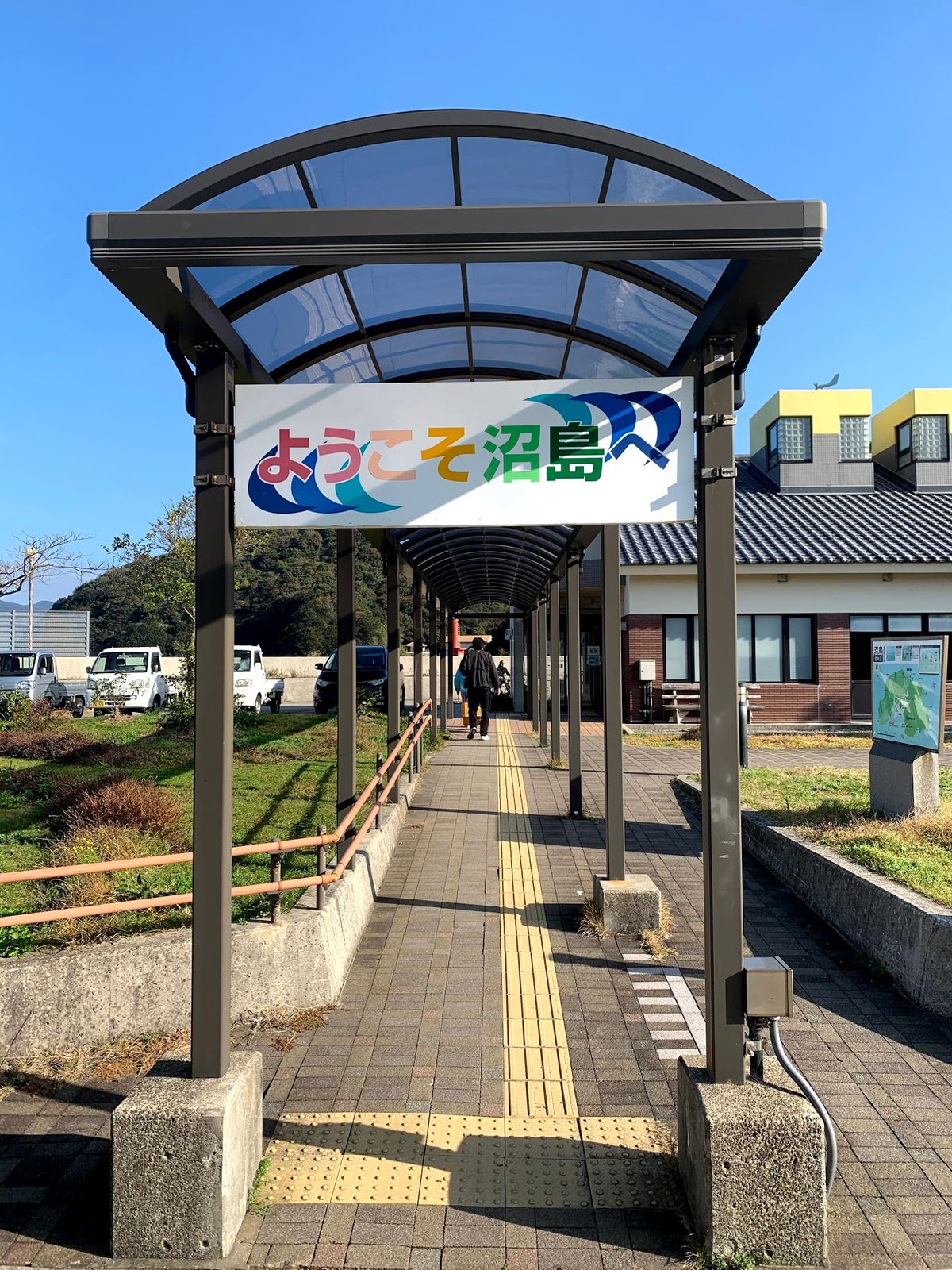 往復のチケットを買い、沼島へ。
久々に船に乗ったなぁ。
やっぱり海って良い...