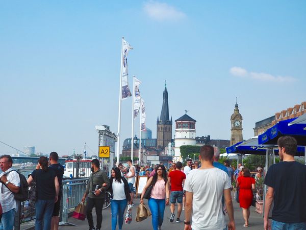 ドイツ・デュッセルドルフ「短期留学🇩🇪」の写真：川に沿ってお散歩🚶‍♀️💕