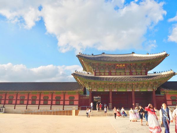 大韓民国 (韓国)・ソウル「旅行🇰🇷」の写真：壁がピンクで可愛い景福宮💓